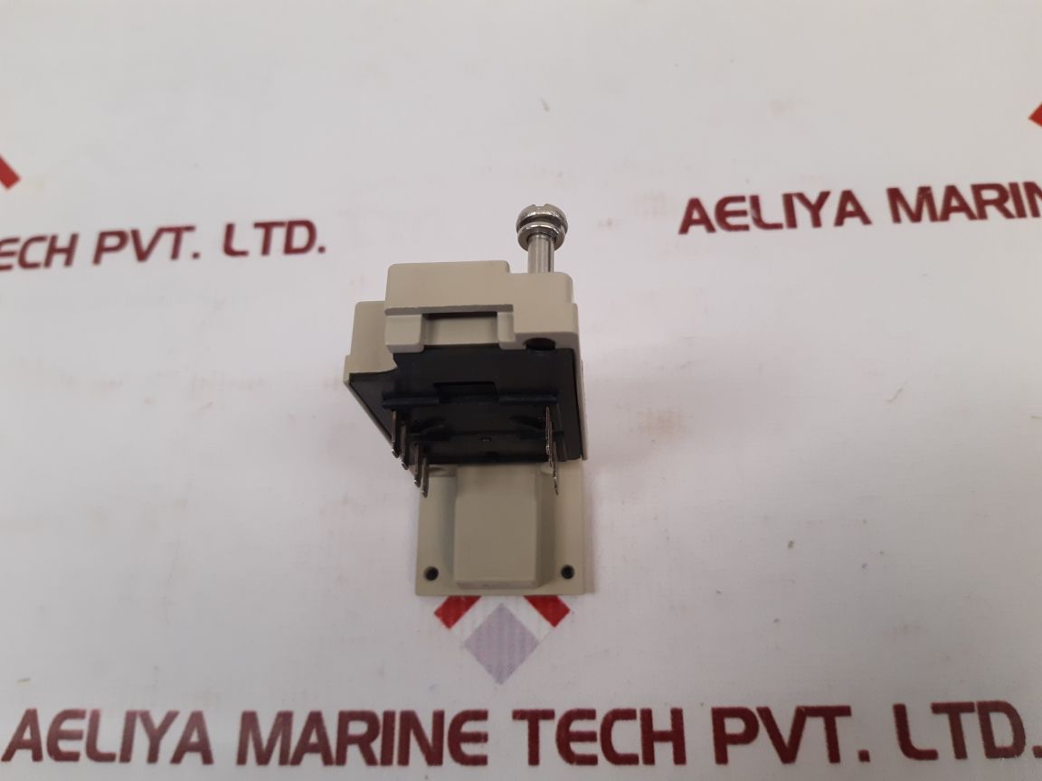 Omron D4A-0900N Limit Switch