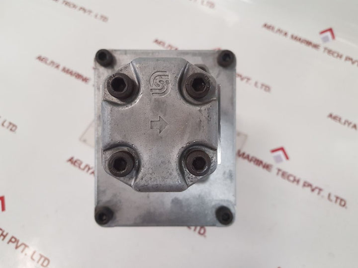 Liebherr 592097514 double gear pump 
