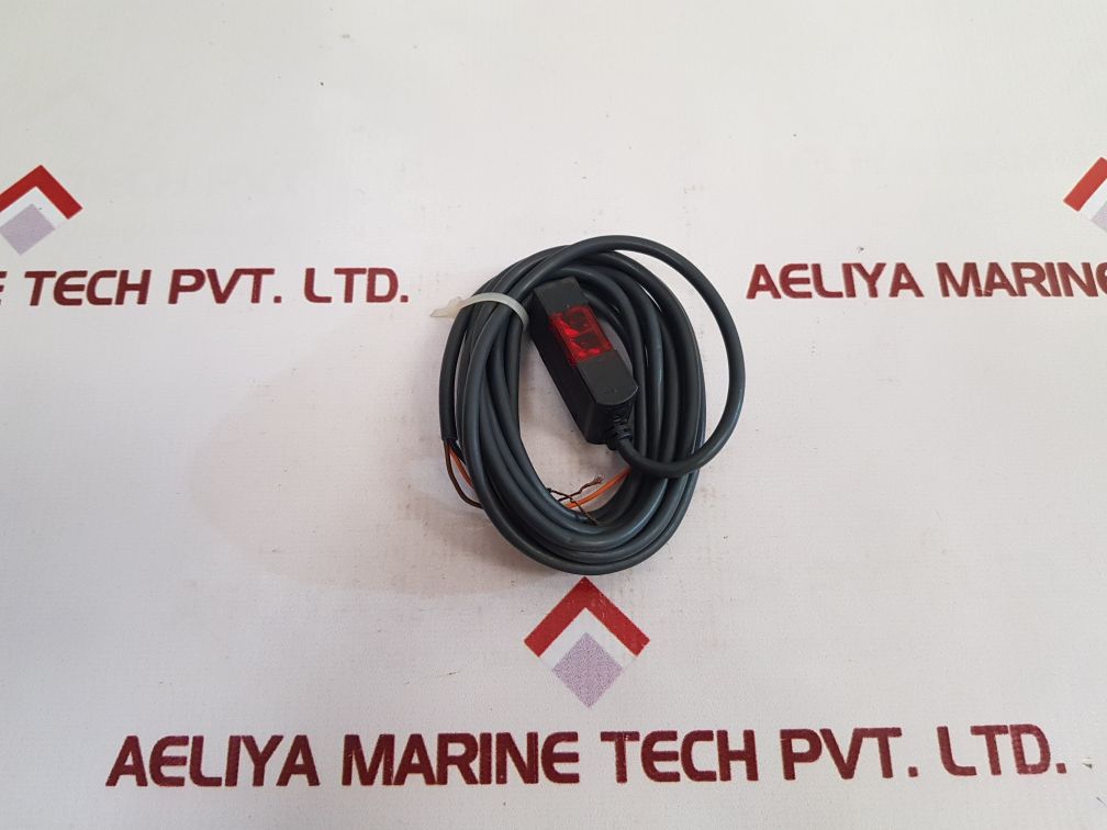 Omron E3S-at71-d Photoelectric Switch 10 To 30 Vdc