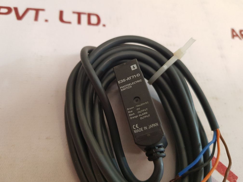 Omron E3S-at71-d Photoelectric Switch 10 To 30 Vdc