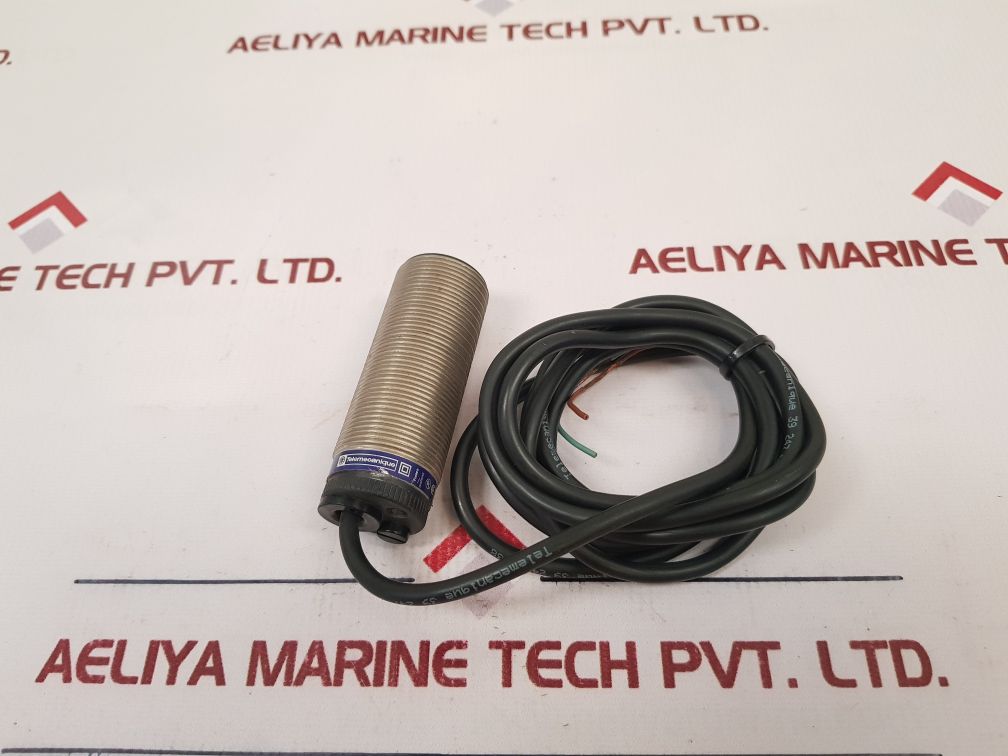 Telemecanique Xsa-v11801 Proximity Switch Sensor