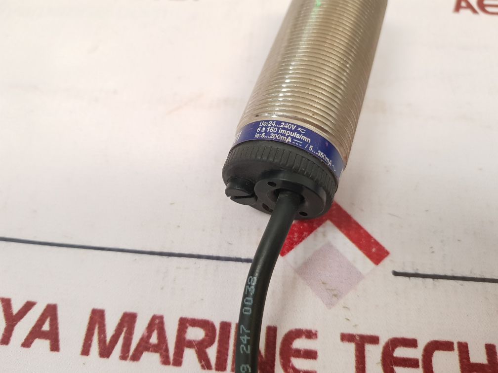 Telemecanique Xsa-v11801 Proximity Switch Sensor