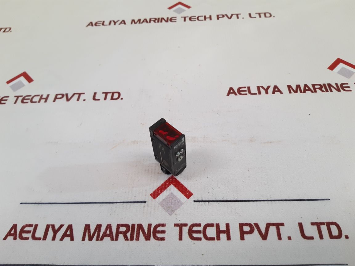 Omron E3S-at16-d Photoelectric Sensor 10 To 30Vdc