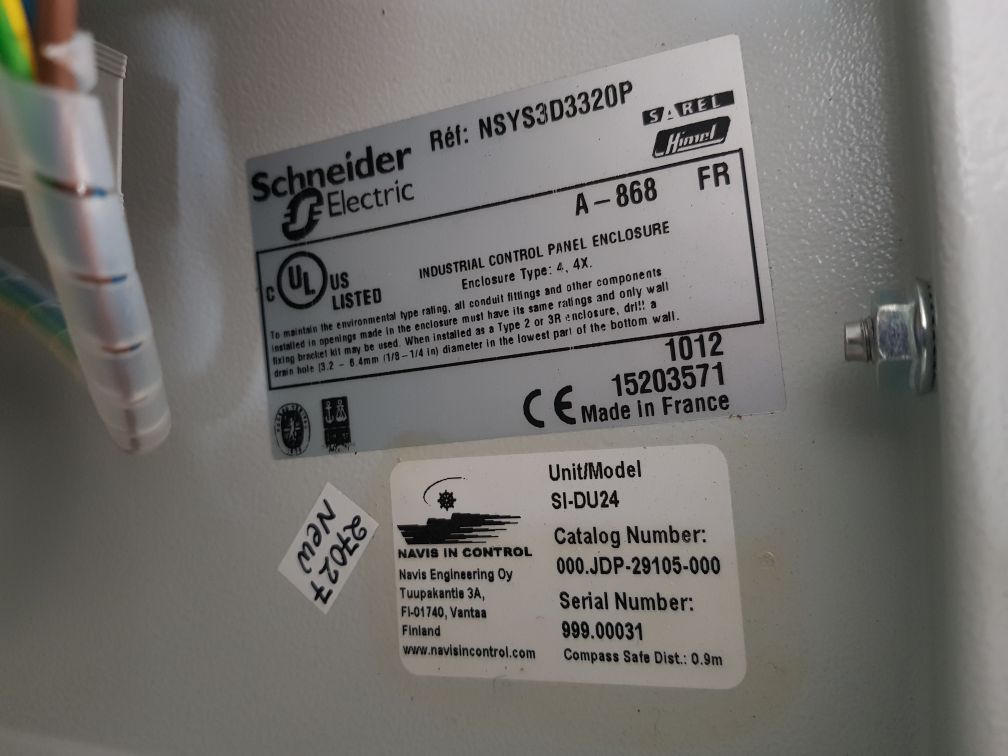 Schneider electric nsys3d3320p control cabinet

