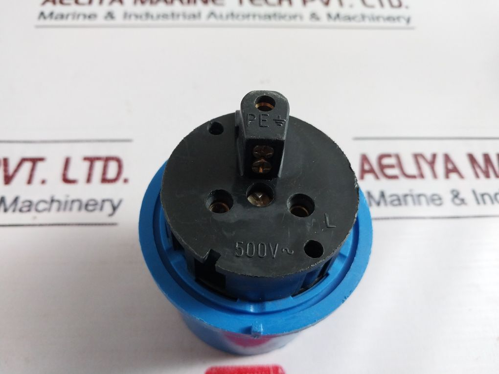 Lot Of 3X 2021 046 Plug 500V