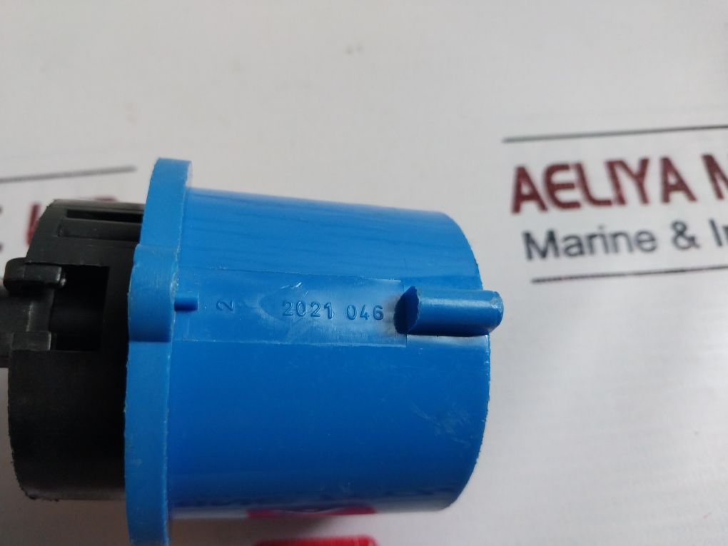 Lot Of 3X 2021 046 Plug 500V