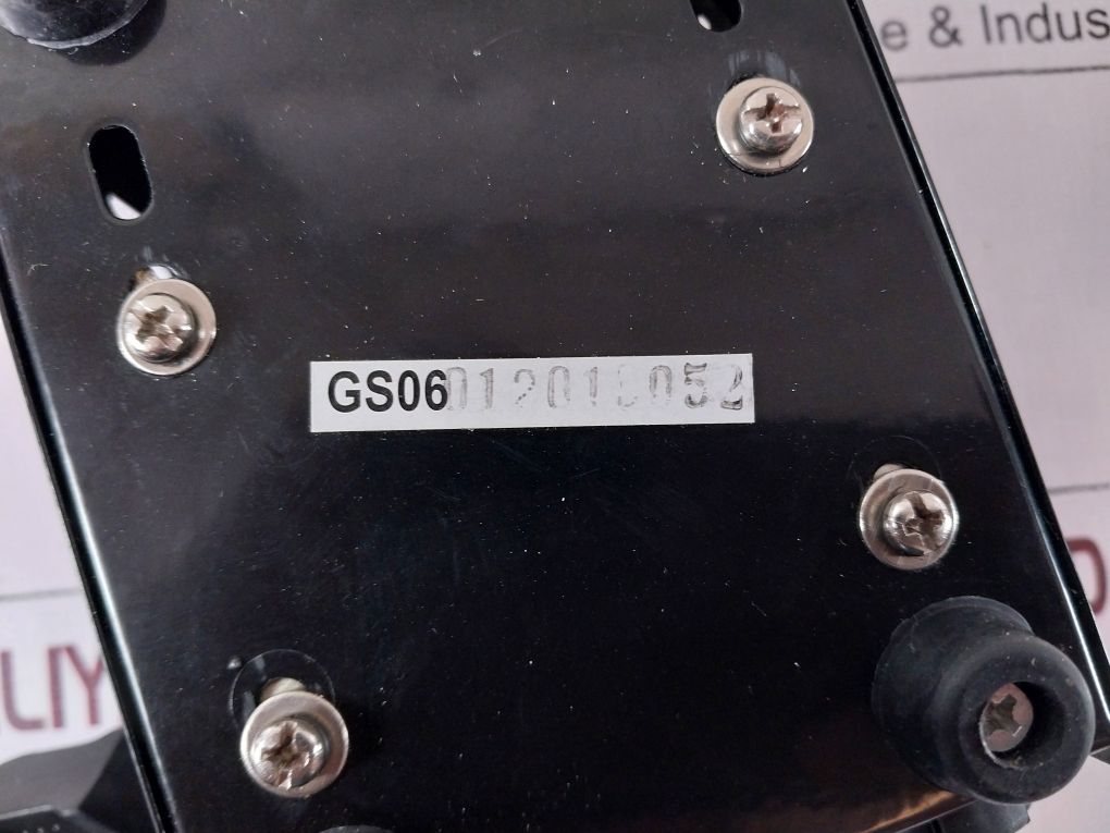 Seven Star St-100 Step Up & Down Transformer 110/220V