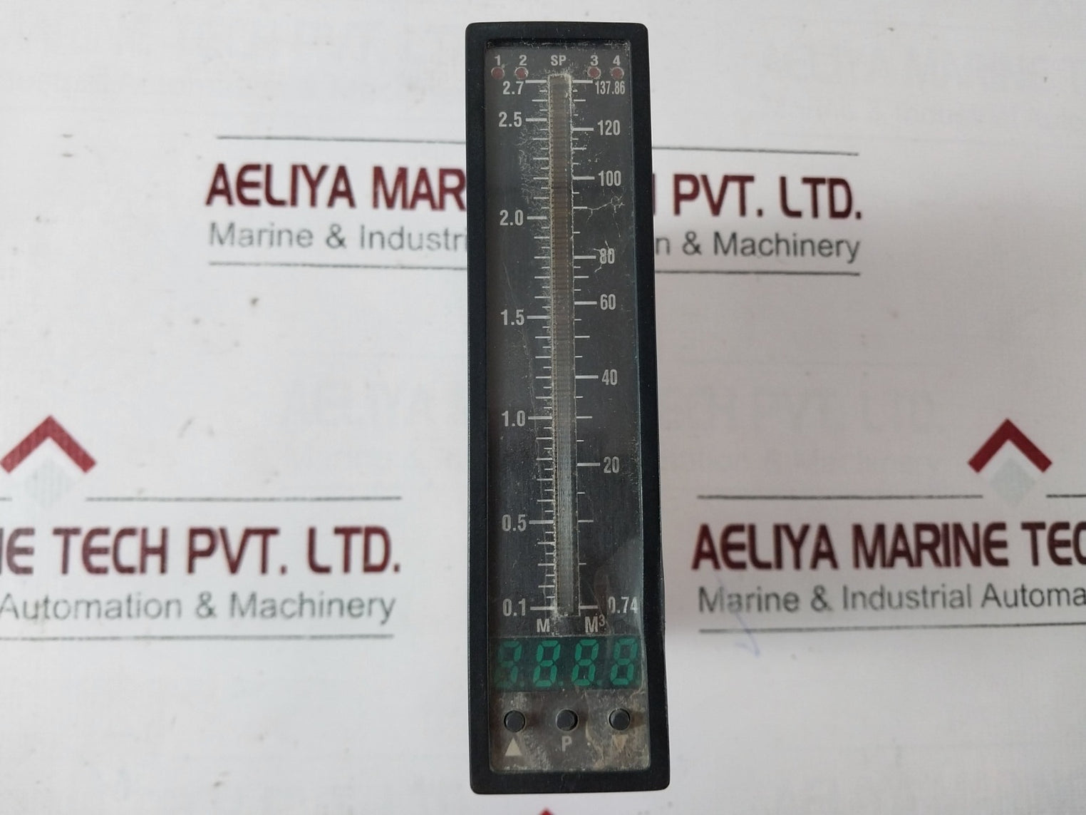 Texmate Fl-b101D40 Bargraph Meter Barscale:0.1-2.7 M,Digital Reading:0.7-137.8M3