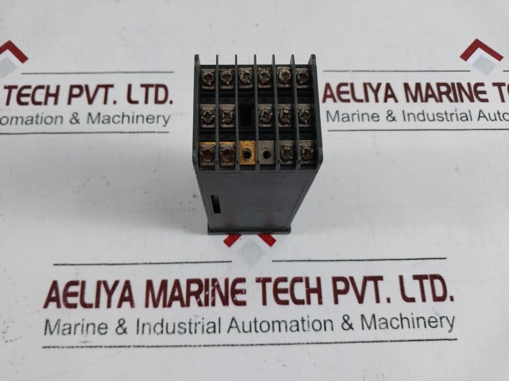 Rkc Instrument Cb100 Digital Temperature Controller 04K29206