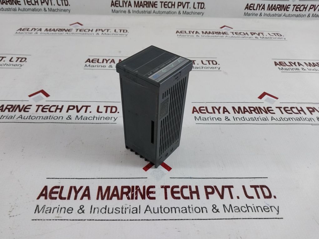 Rkc Instrument Cb100 Digital Temperature Controller 04K29206