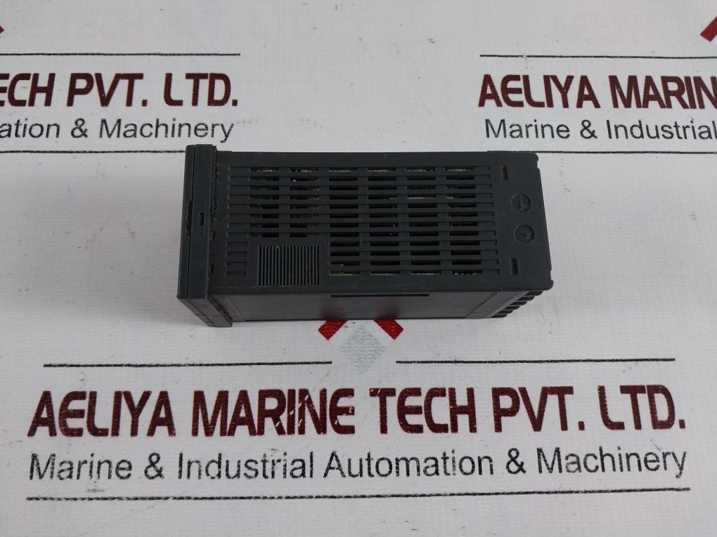 Rkc Instrument Cb100 Digital Temperature Controller 04K29206