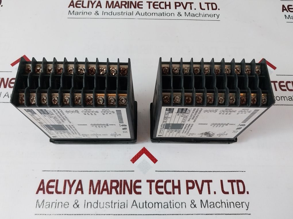 Yokogawa Um330-00 Digital Temperature Indicator Style S3