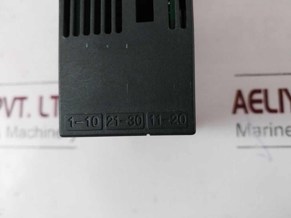 Yokogawa Um330-00 Digital Temperature Indicator Style S3