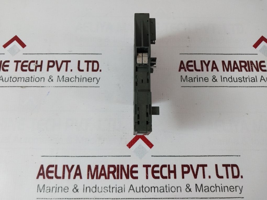 Siemens 6Es7 132-4Bb00-0Ab0 Output Module With 6Es7 193-4Cb10-0Aa0 