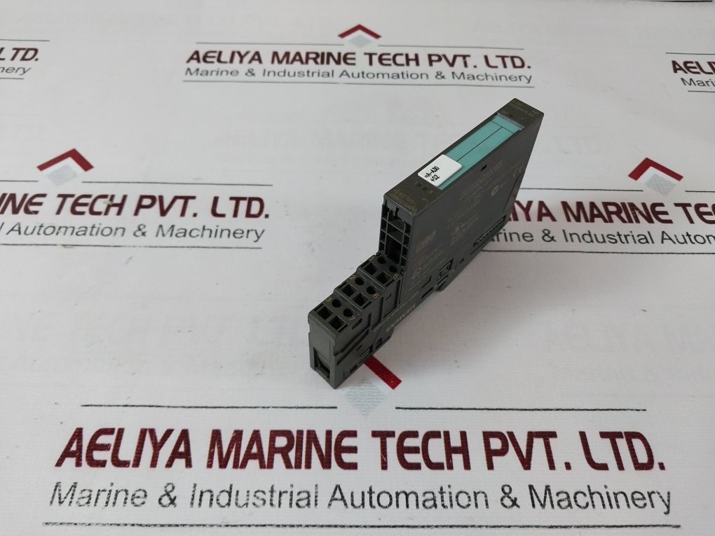 Siemens 6Es7 132-4Bb00-0Ab0 Output Module With 6Es7 193-4Cb10-0Aa0 