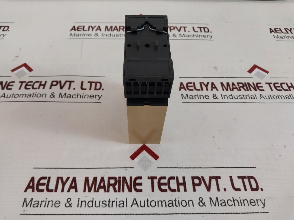 Carlo Gavazzi S 117 166 920 Combi Timer With Base 