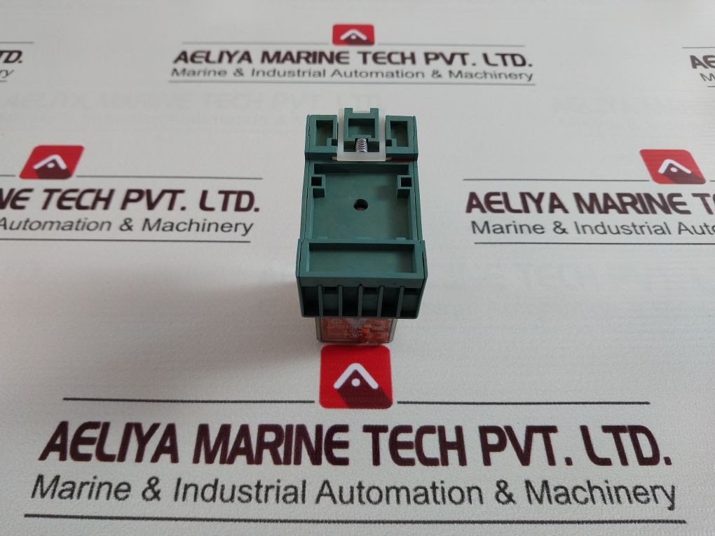 Finder 60.13.8.230.0040 Relay With 90.21 Socket Base