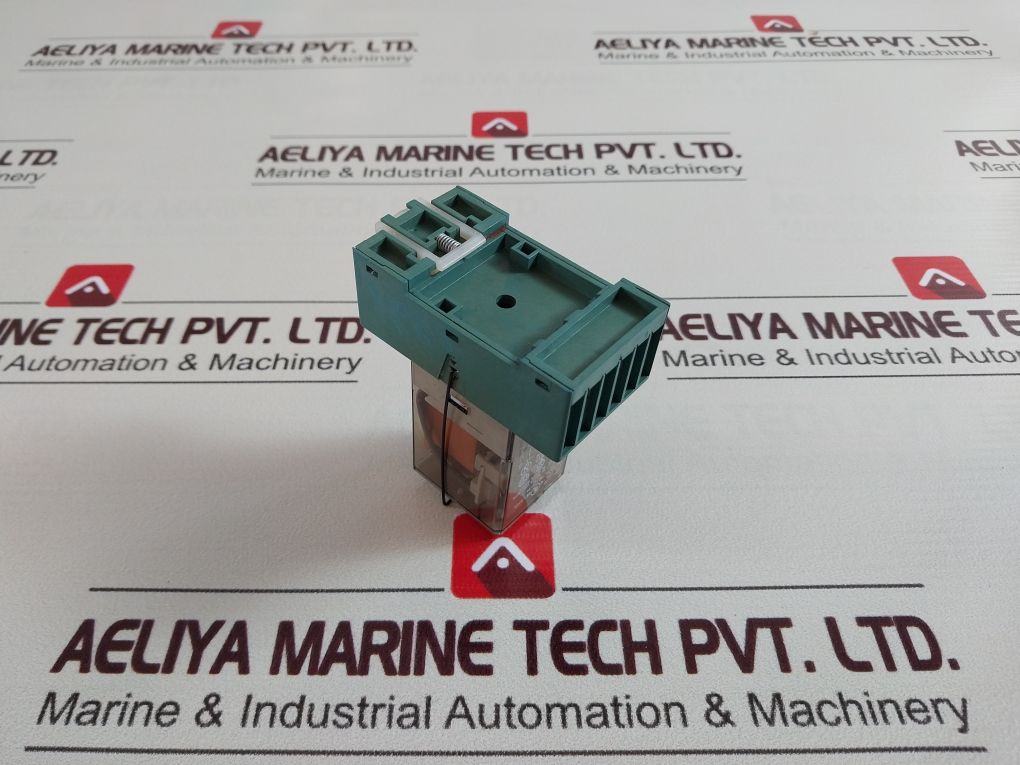 Finder 60.13.8.230.0040 Relay With 90.21 Socket Base