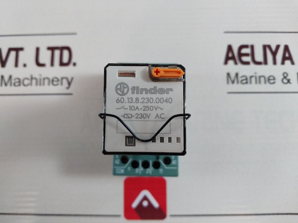 Finder 60.13.8.230.0040 Relay With 90.21 Socket Base