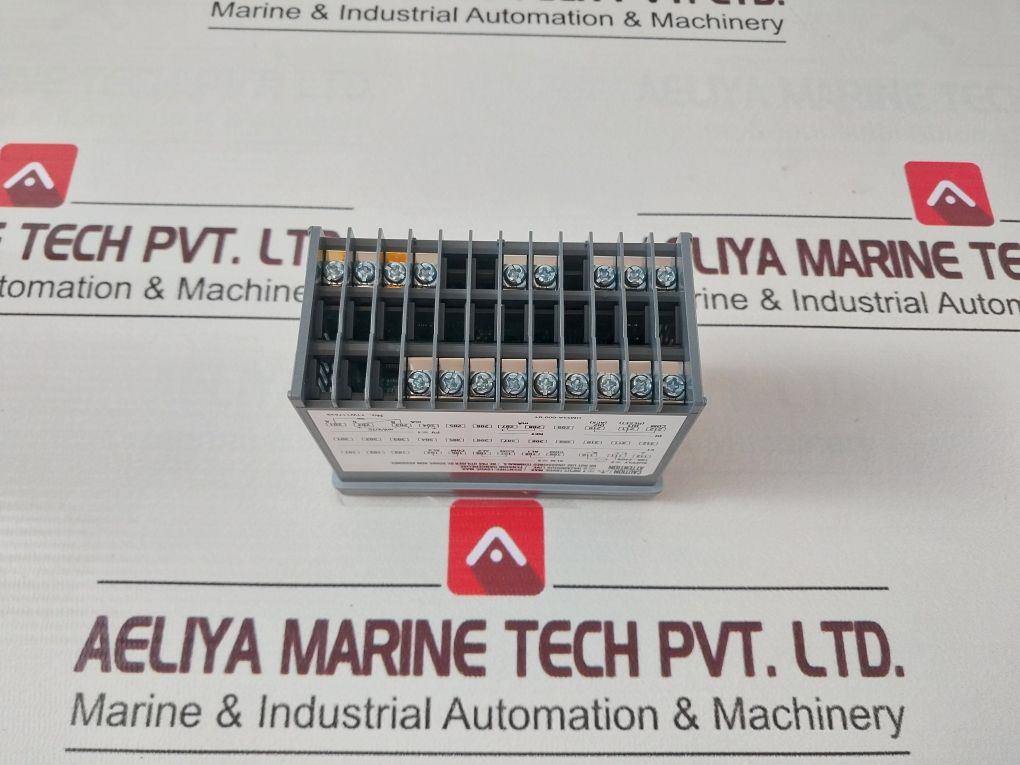 Yokogawa Um33A Digital Indicator Panel Meter Um33A-000-01