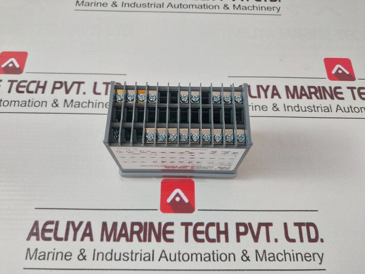 Yokogawa Um33A Digital Indicator Panel Meter Um33A-000-01