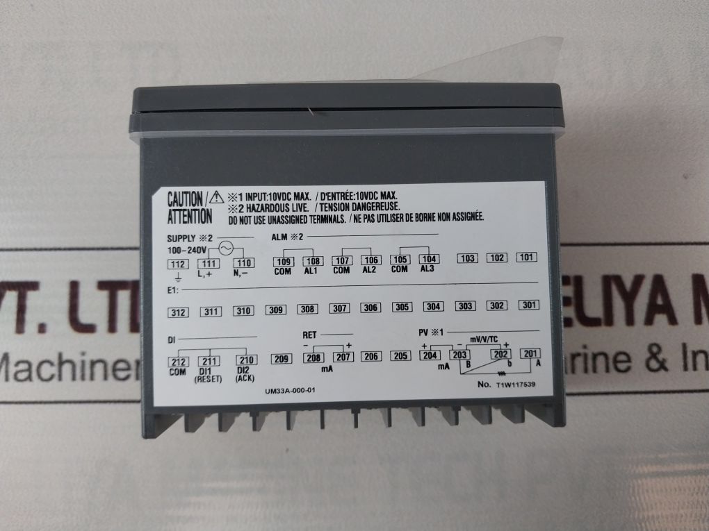 Yokogawa Um33A Digital Indicator Panel Meter Um33A-000-01