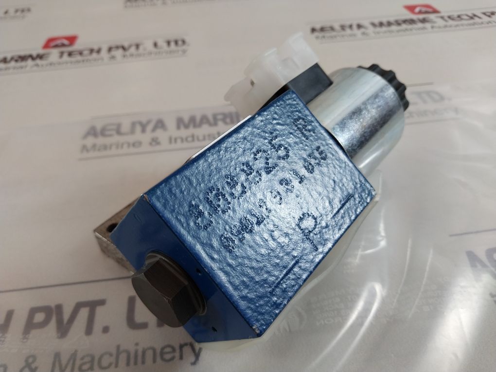 Rexroth R900561276 Directional Control Valve 4We 6 Y62/Eg24N9K4