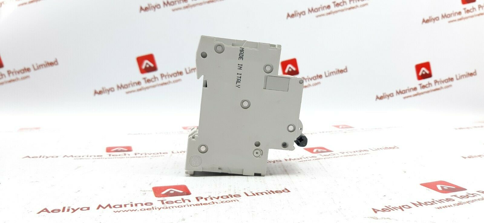 Merlin gerin multi9 c60hb b20 415v circuit breaker