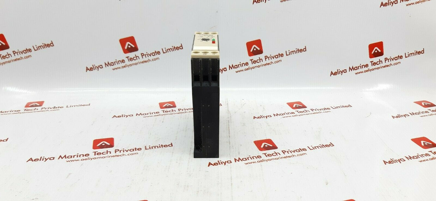 Siemens 7pu2020-4an20 time relay 220-240v