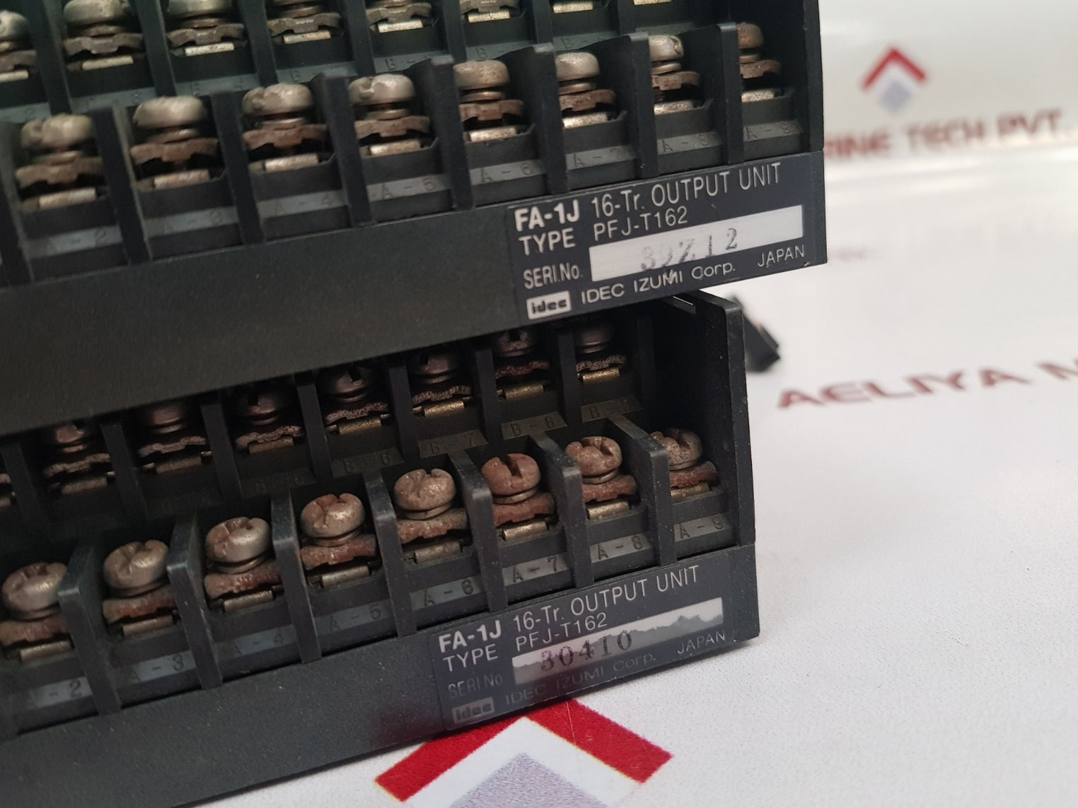 Idec pfj-n162u input unit with pfj-t162dc output unit