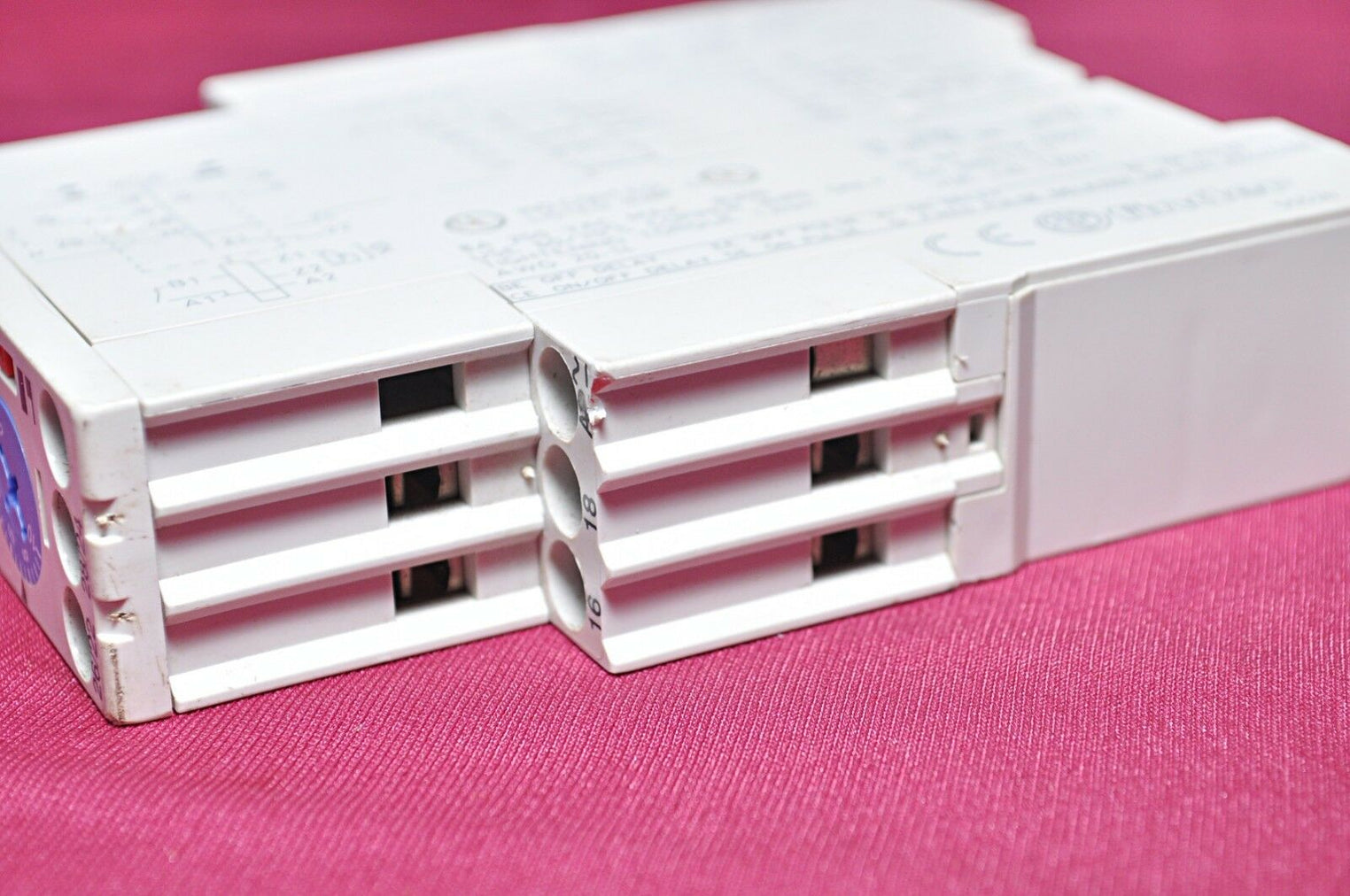 Finder 87.02 ac 24...240 vac timing relay 8702 0240 0000