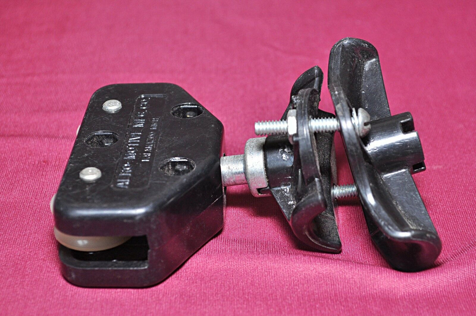 Aero-motive festoon carrier trolley