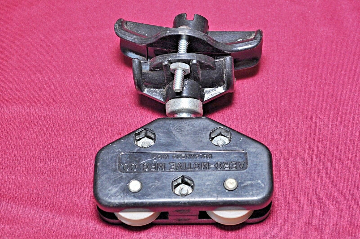 Aero-motive festoon carrier trolley