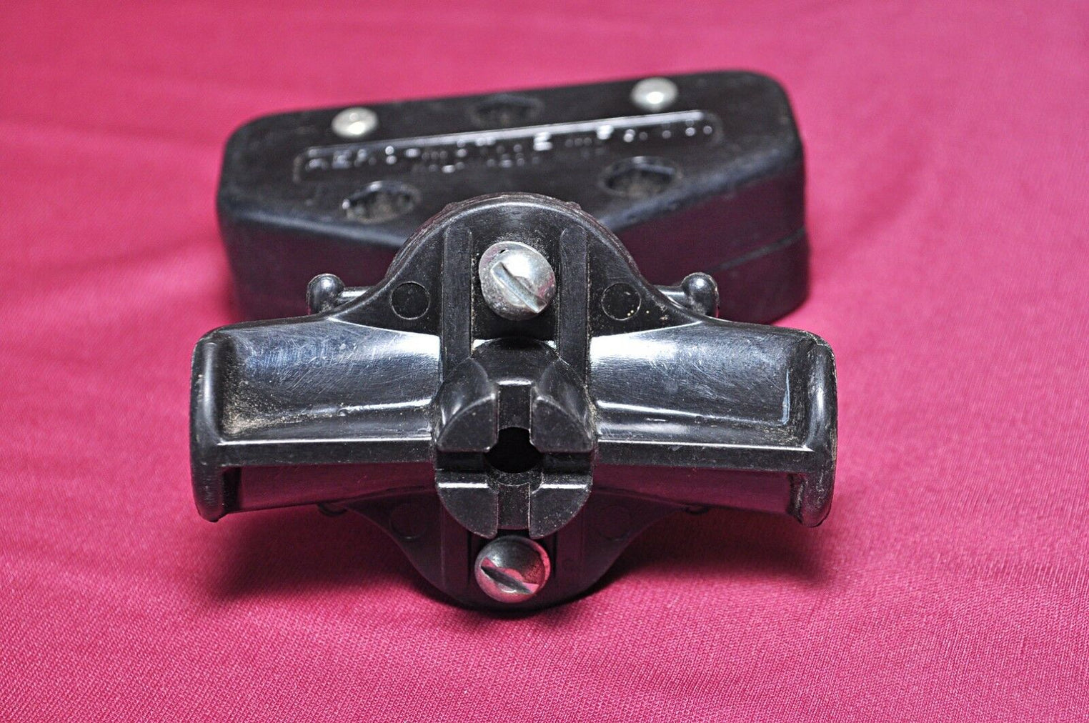 Aero-motive festoon carrier trolley