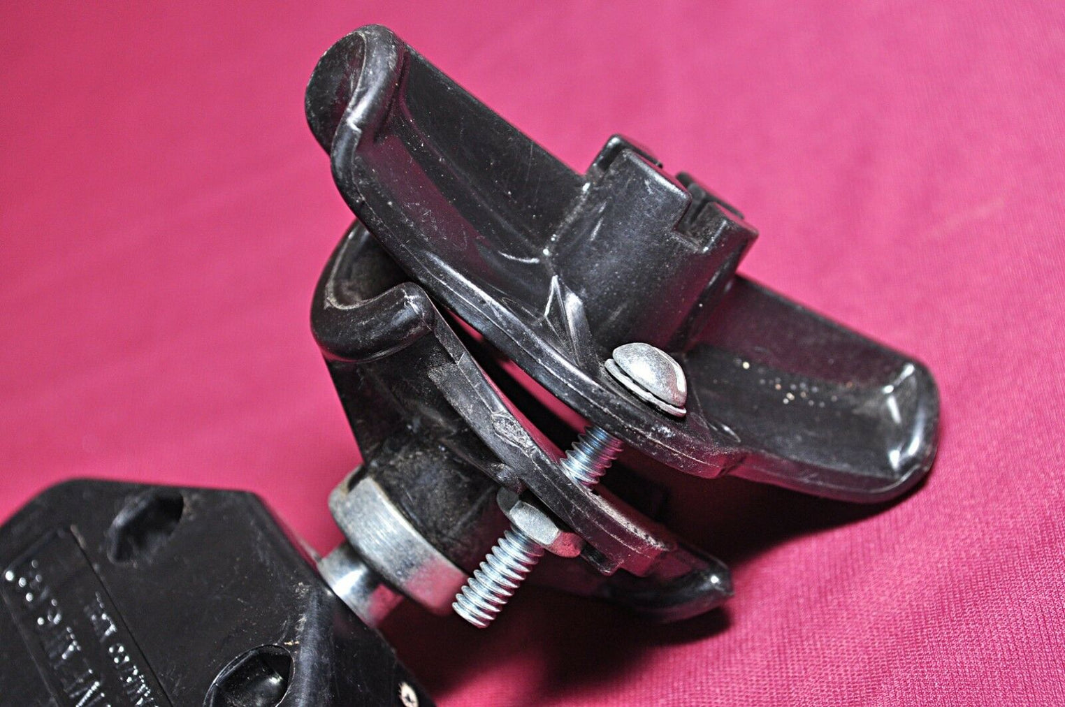 Aero-motive festoon carrier trolley