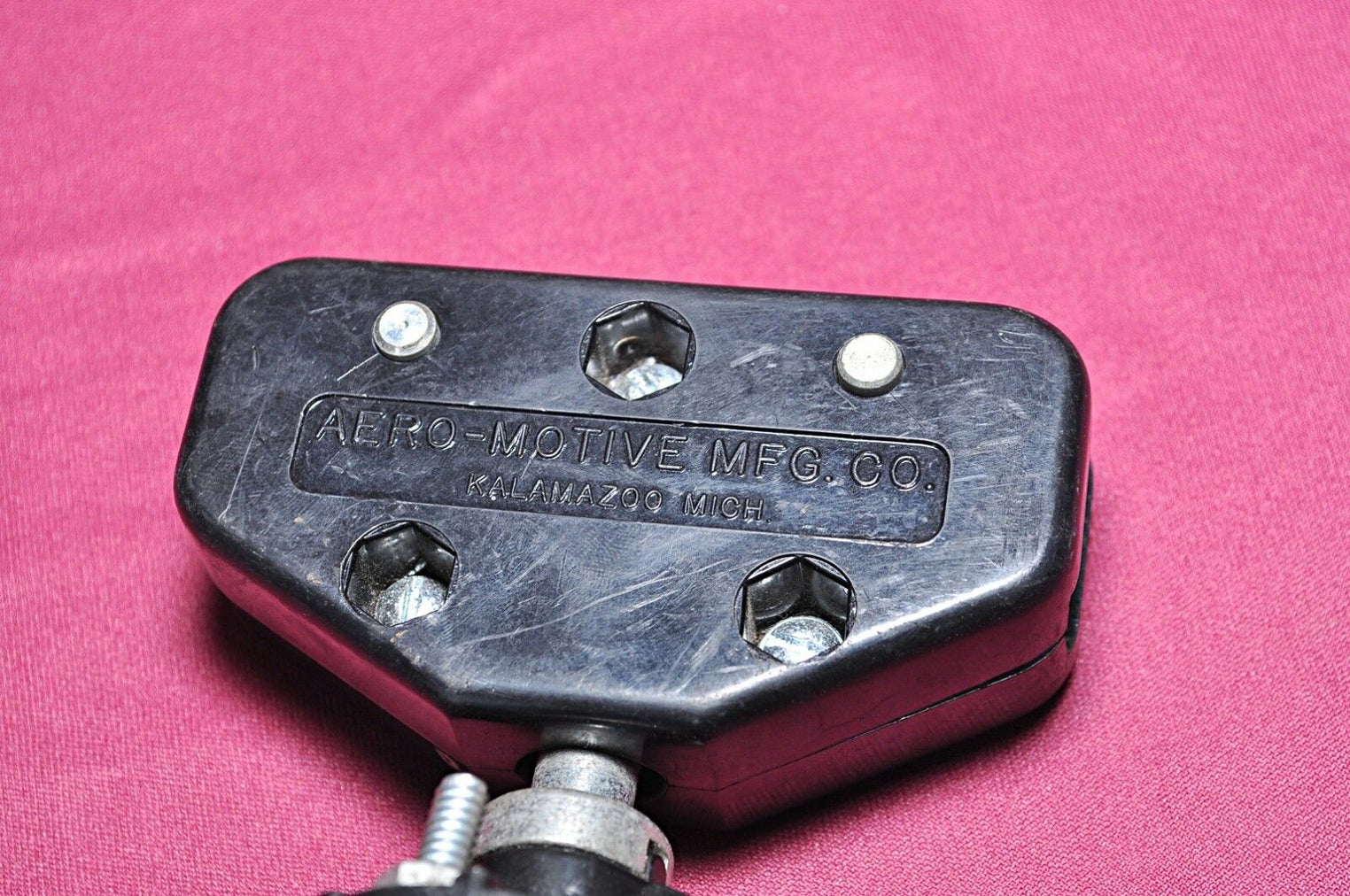 Aero-motive festoon carrier trolley