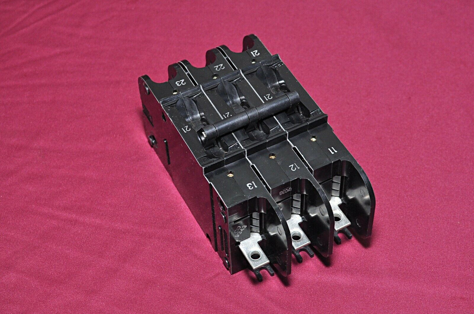 Heinemann cf3-g8-ae 3pole circuit breaker 600v 50/60hz