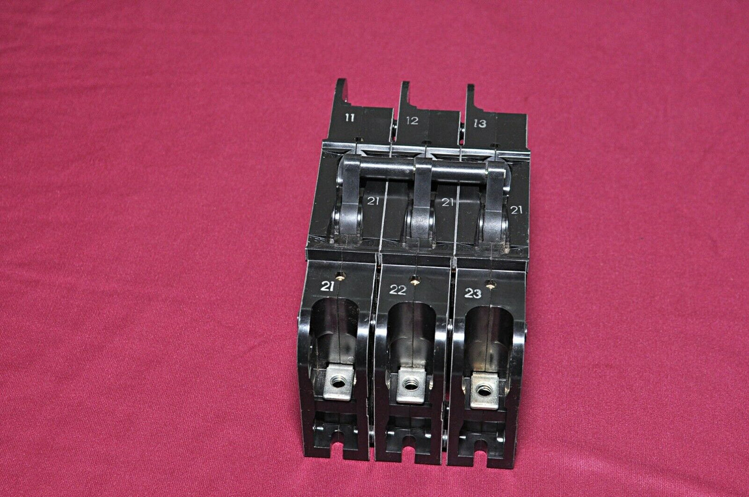 Heinemann cf3-g8-ae 3pole circuit breaker 600v 50/60hz