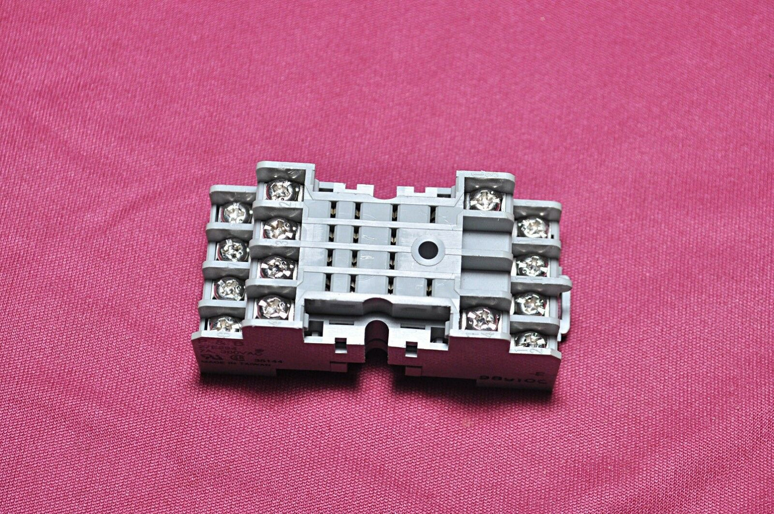 Potter and brumfield 27e894 base relay 7a 300v