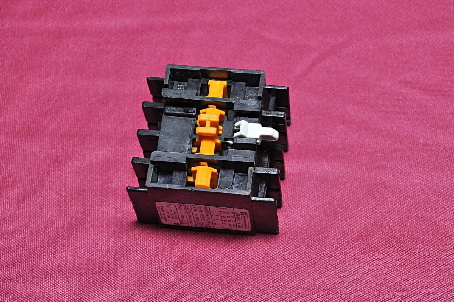 Telemecanique la1-d22 a65 auxiliary contact