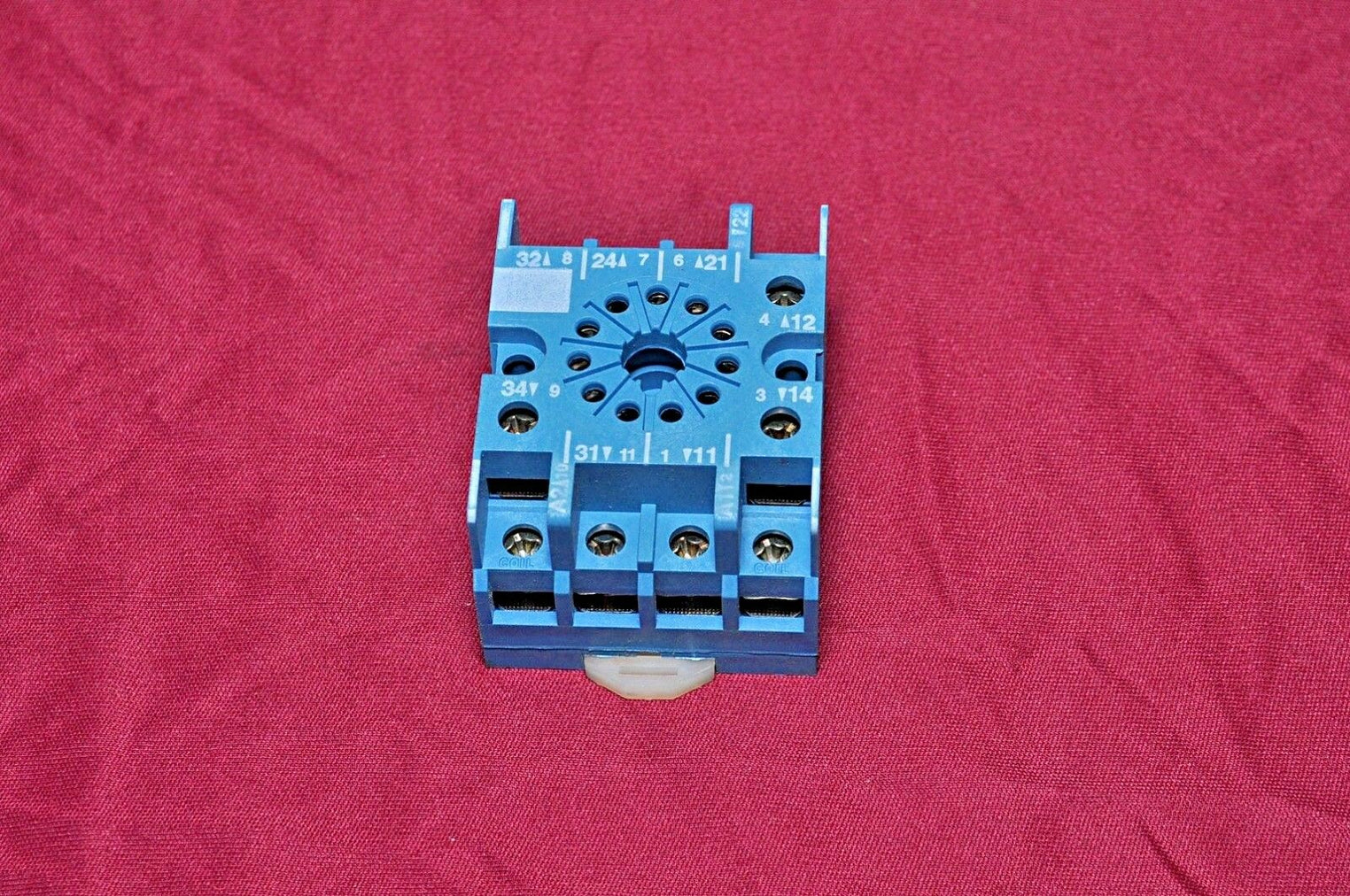 lot of 7x Finder 90.27 9027 relay socket 300v 10a 
