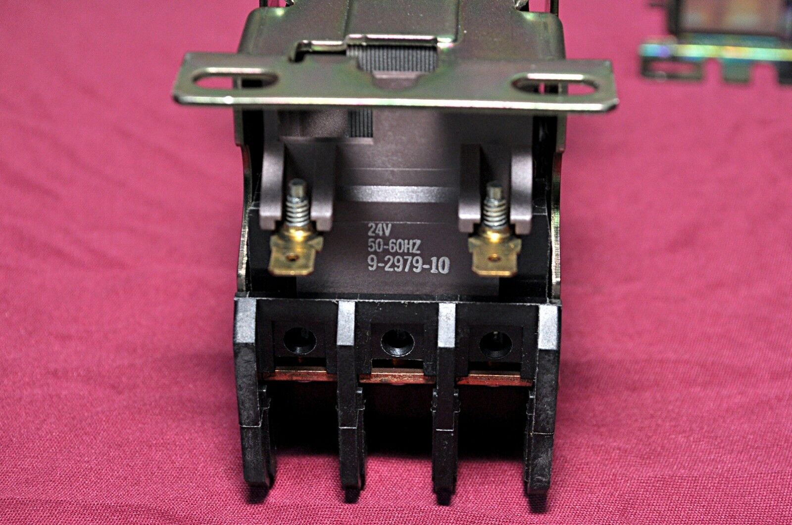 Carrier transicold 10-00304-33 contactor 24v 50-60hz