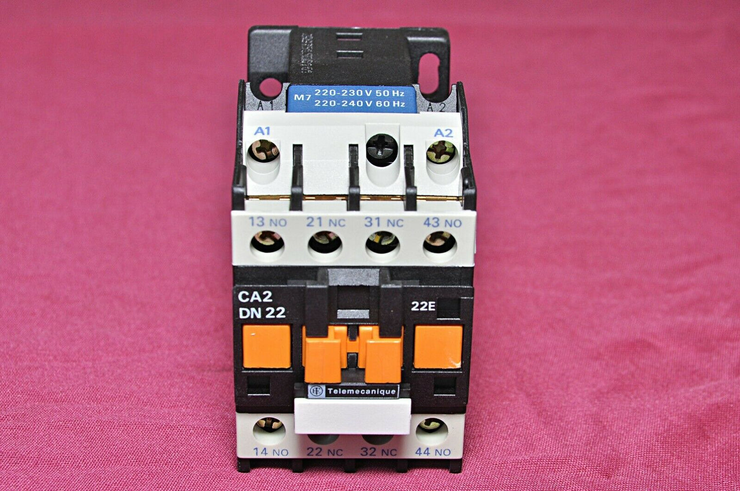 Telemecanique ca2-dn22 control relay 200-230v/220-240v 50/60hz