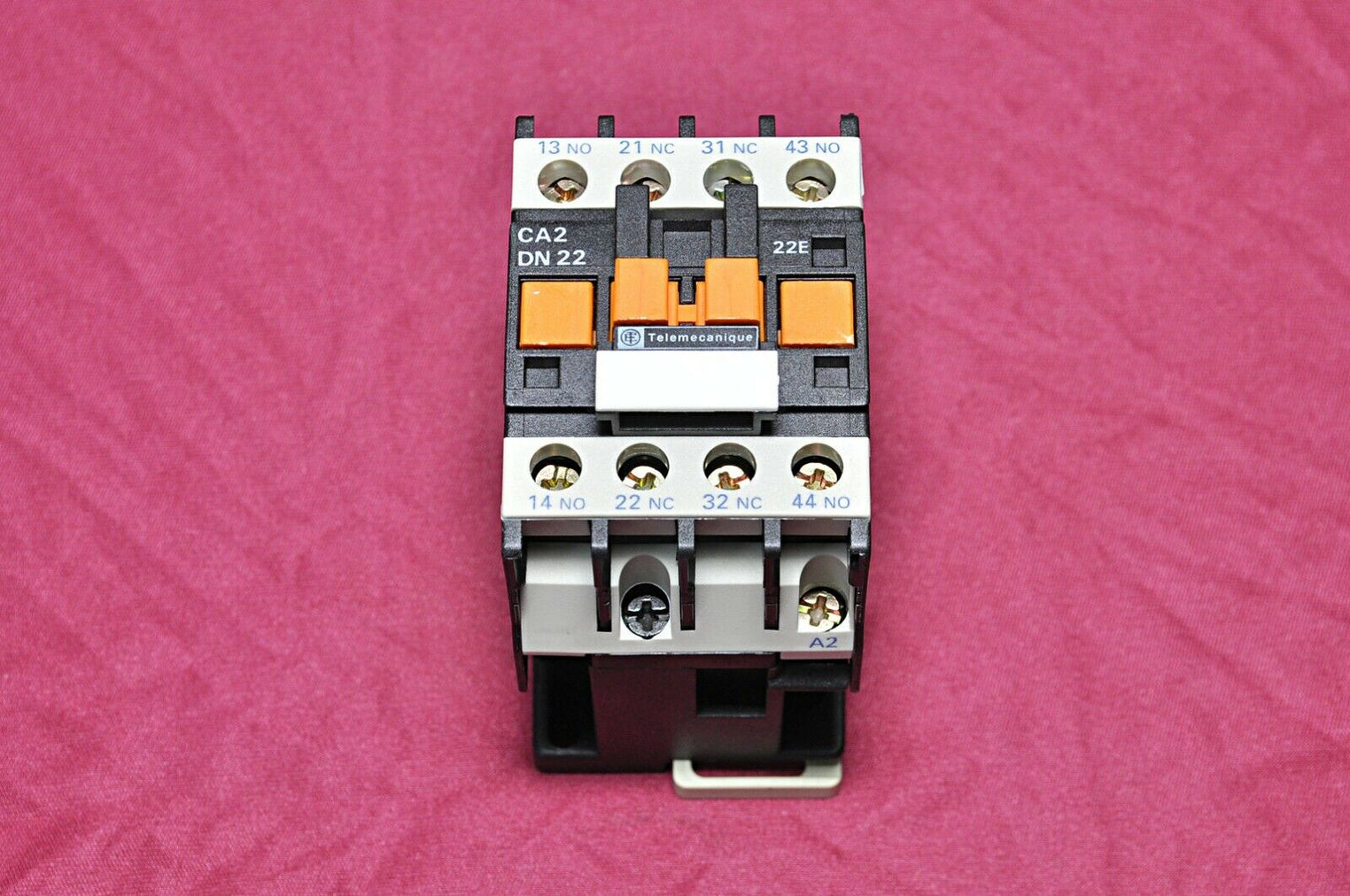 Telemecanique ca2-dn22 control relay 200-230v/220-240v 50/60hz