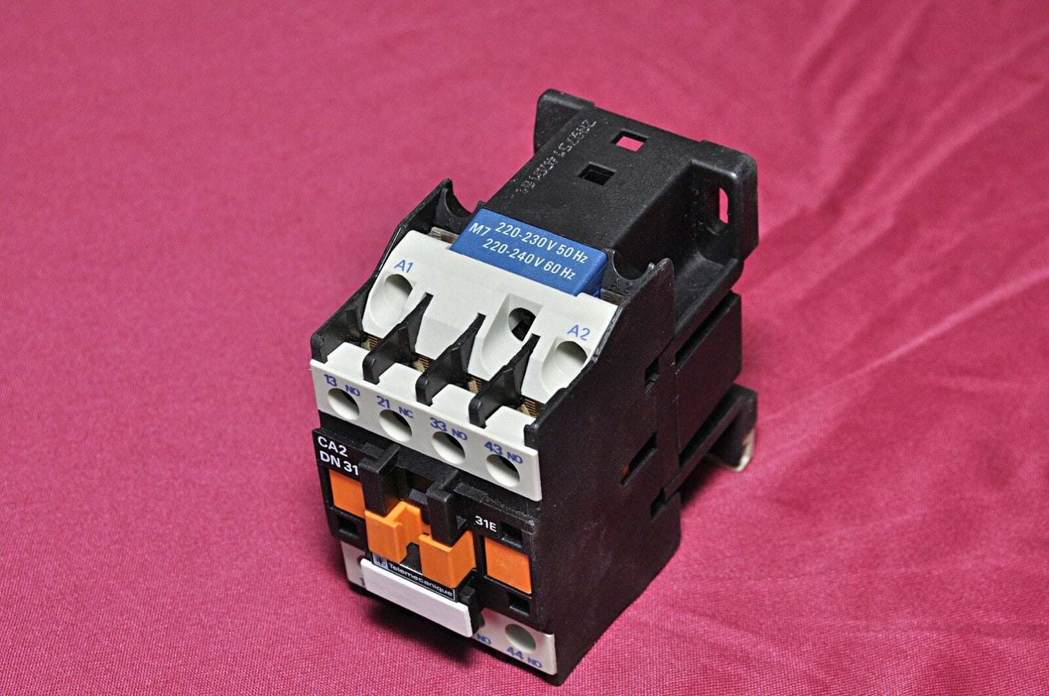 Telemecanique ca2dn31m7 control relay