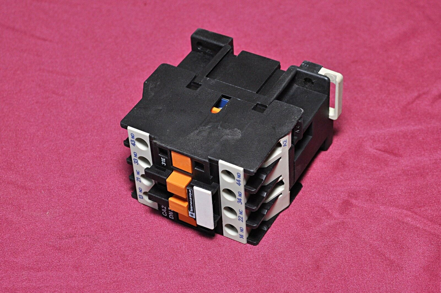 Telemecanique ca2dn31m7 control relay