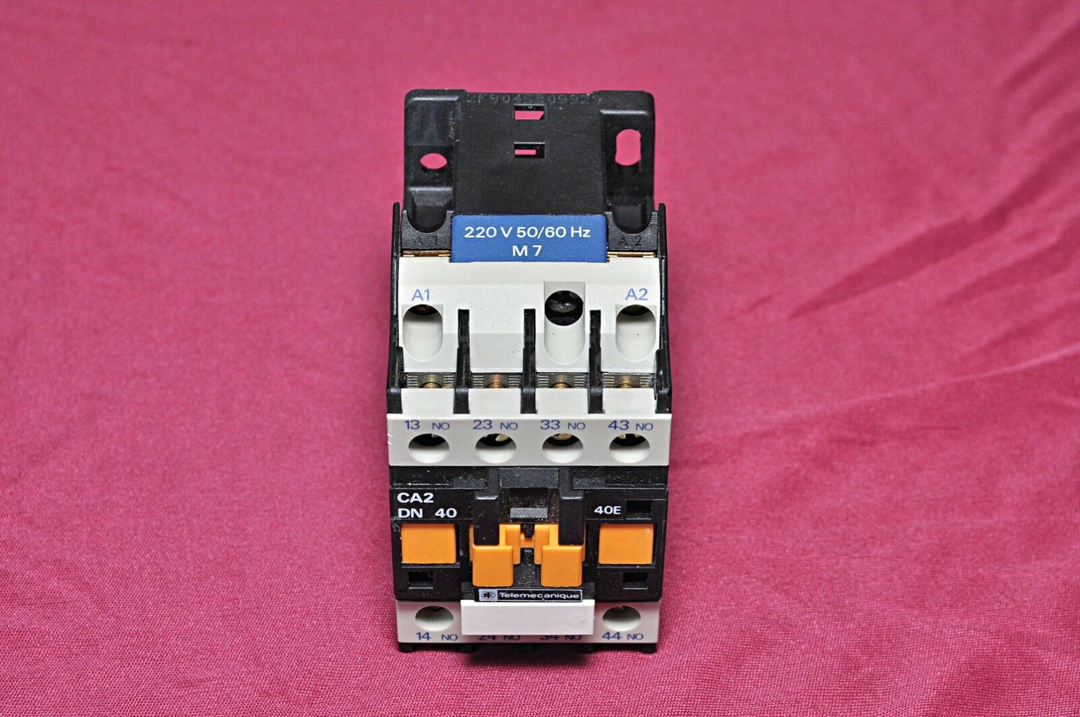 Telemecanique ca2dn40 control relay