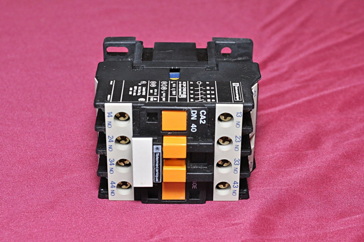 Telemecanique ca2dn40 control relay