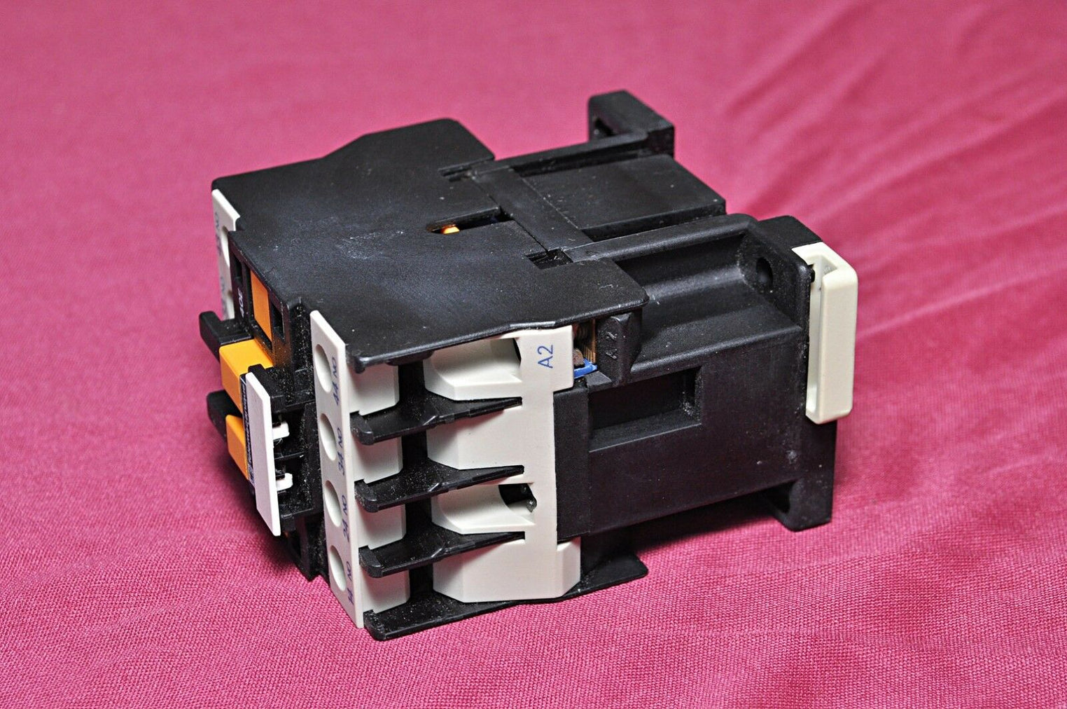 Telemecanique ca2dn40 control relay