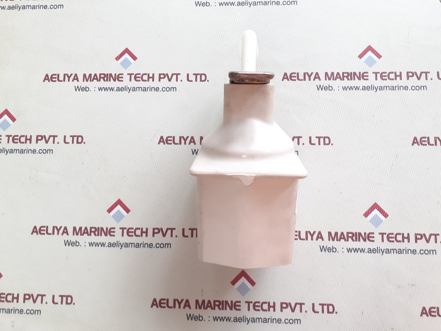 Hollow insulator chamber 202-l3